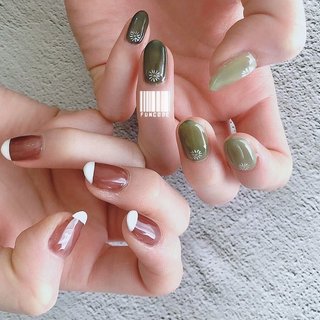 くすみグリーンのネイルデザイン ネイルブック