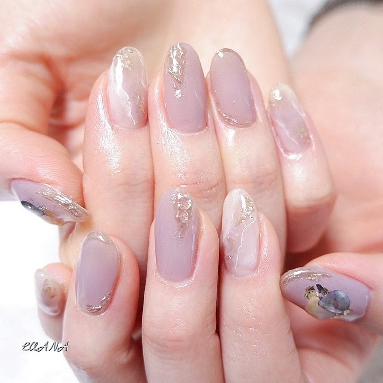 グレージュ ゴールド 紫音のネイルデザイン No ネイルブック