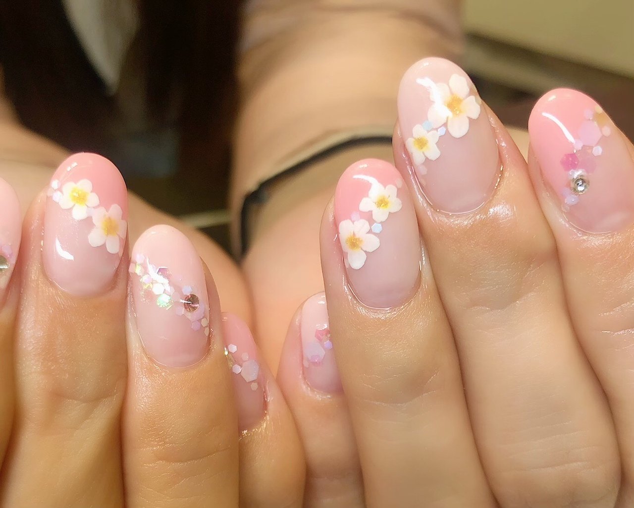 春 ハンド フレンチ ホログラム フラワー ネイルサロンカラーズのネイルデザイン No ネイルブック