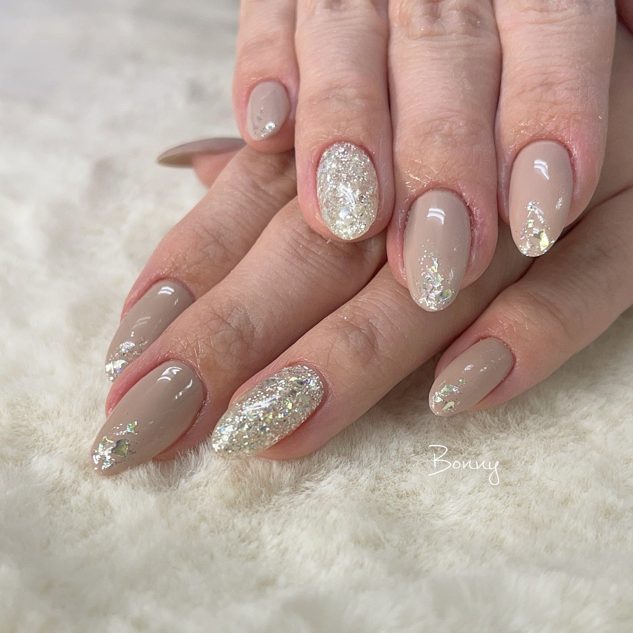 シンプル グレージュ シルバー Private Nailsalon Bonnyのネイルデザイン No ネイルブック