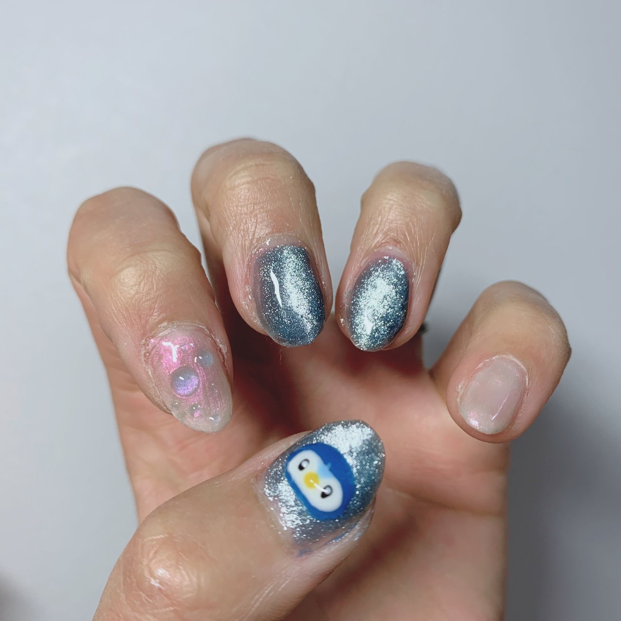 ハンド ショート ホワイト 水色 ブルー 𝓜𝓐𝓘𝓚𝓐 のネイルデザイン No ネイルブック