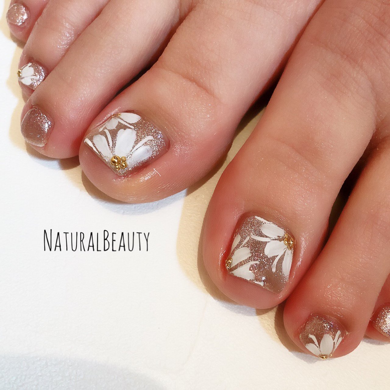 オールシーズン フット フラワー マグネット ショート Naturalbeautyのネイルデザイン No ネイルブック