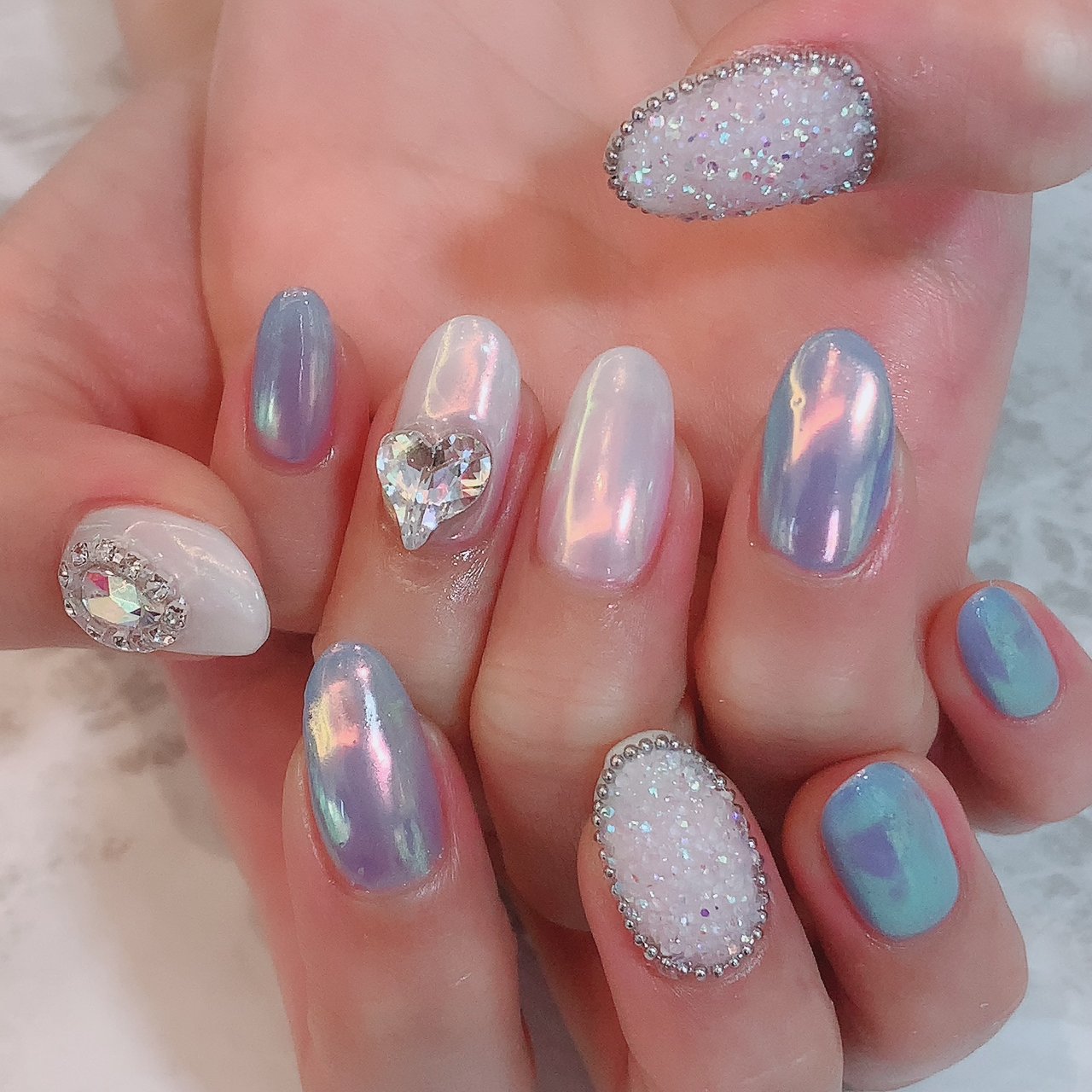 オールシーズン ハンド ビジュー オーロラ ミディアム Nailsalondecorのネイルデザイン No ネイルブック