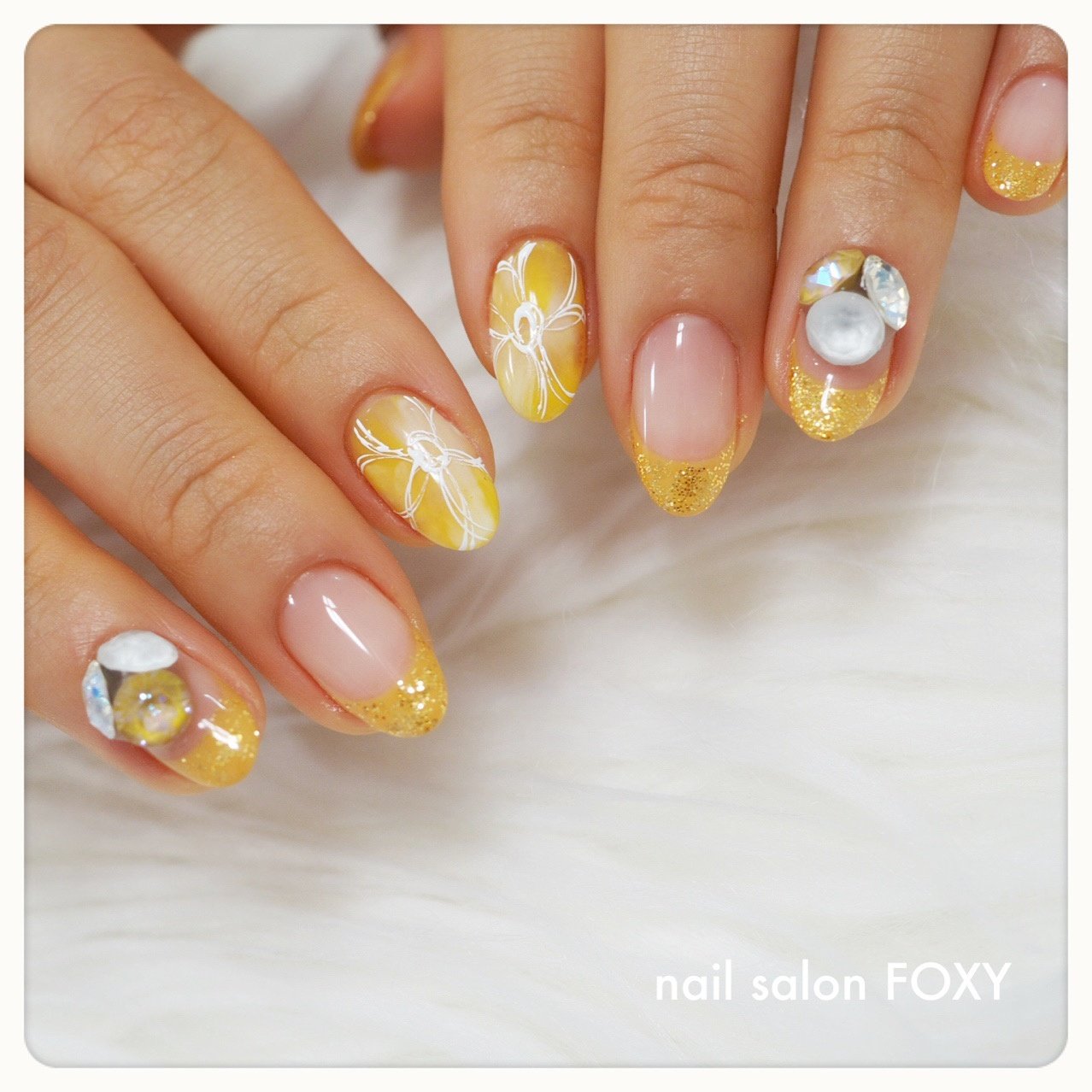 春 入学式 ハンド フレンチ ビジュー Nail Salon Foxyのネイルデザイン No ネイルブック