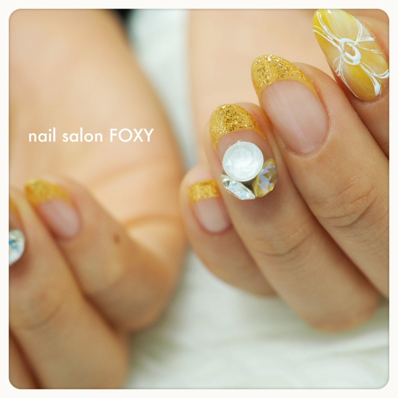 春 入学式 ハンド フレンチ ビジュー Nail Salon Foxyのネイルデザイン No ネイルブック