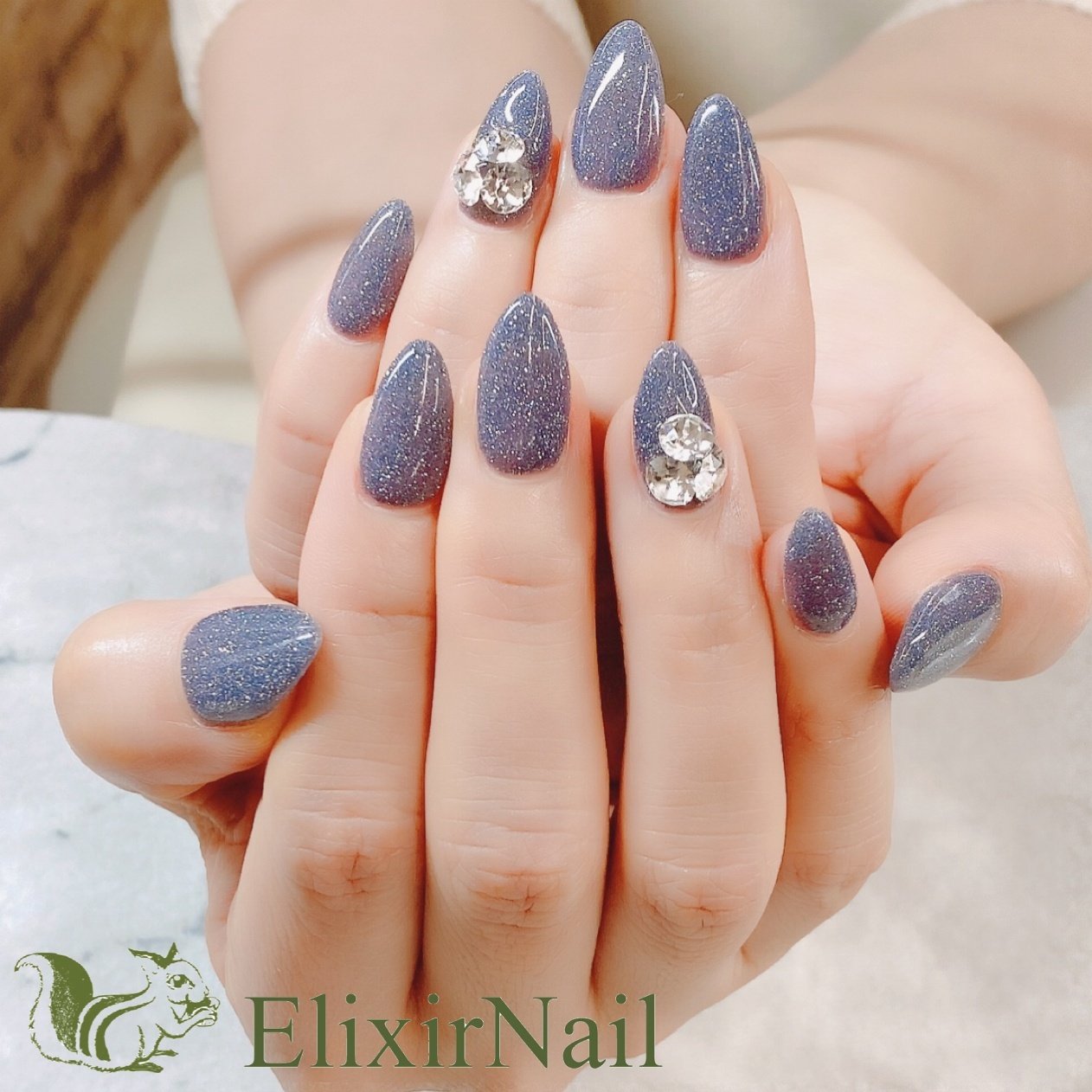 オールシーズン ハンド ワンカラー ビジュー ミディアム エリクサーネイルのネイルデザイン No ネイルブック