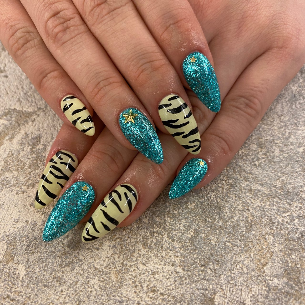 春 ハンド 痛ネイル イエロー グリーン すうのネイルデザイン No ネイルブック