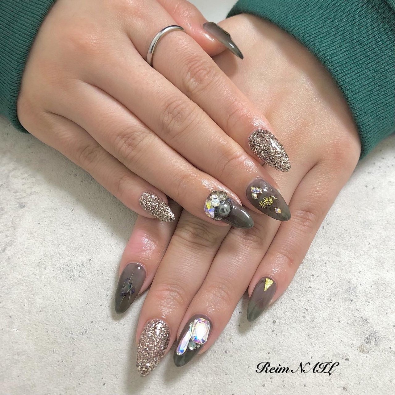 パーティー ハンド ビジュー ラメ ワンカラー Reimのネイルデザイン No ネイルブック