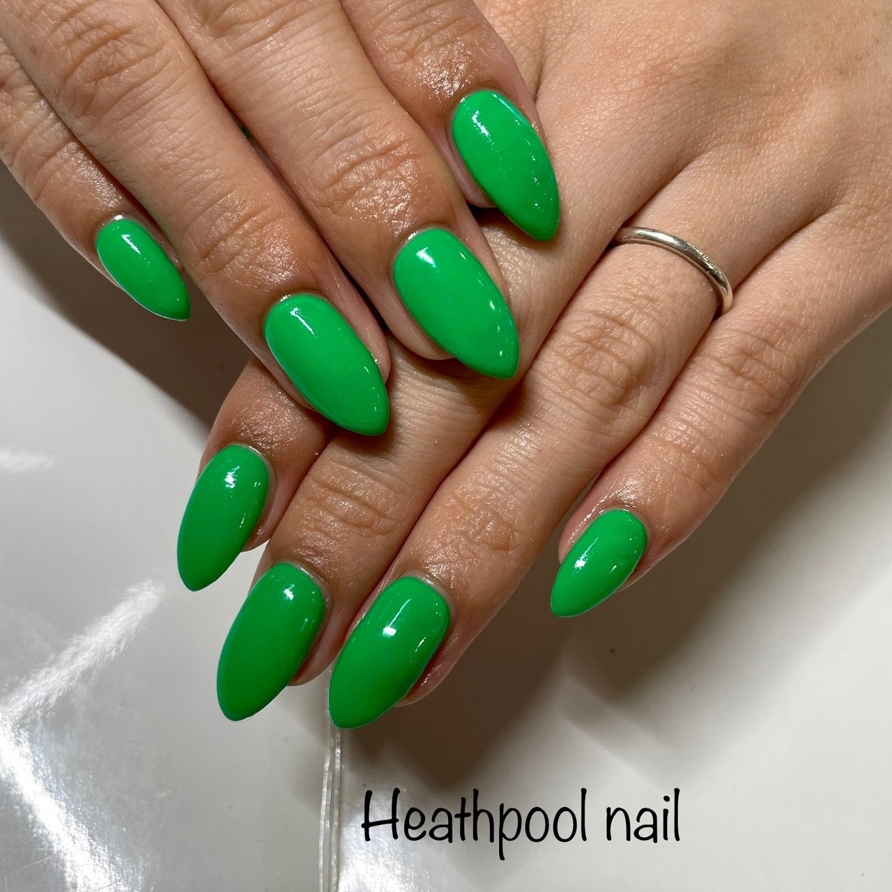 ハンド ワンカラー グリーン ネオンカラー ジェル Heathpoolnailのネイルデザイン No ネイルブック