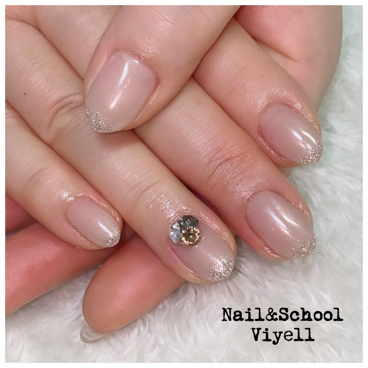 オールシーズン ハンド シンプル グラデーション ラメ Viyellのネイルデザイン No ネイルブック