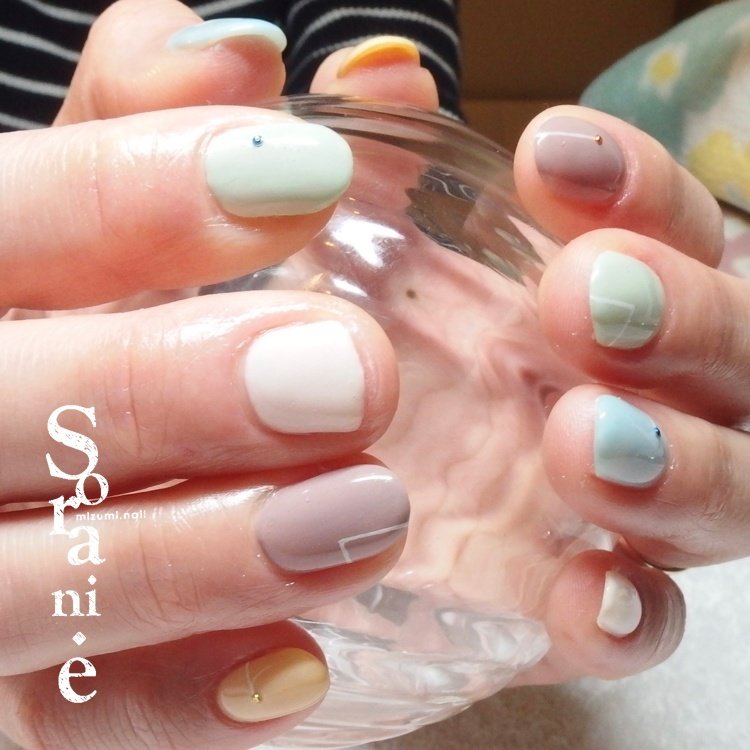 オールシーズン ハンド ショート ホワイト ブラウン Mizumi Sorani E のネイルデザイン No ネイルブック