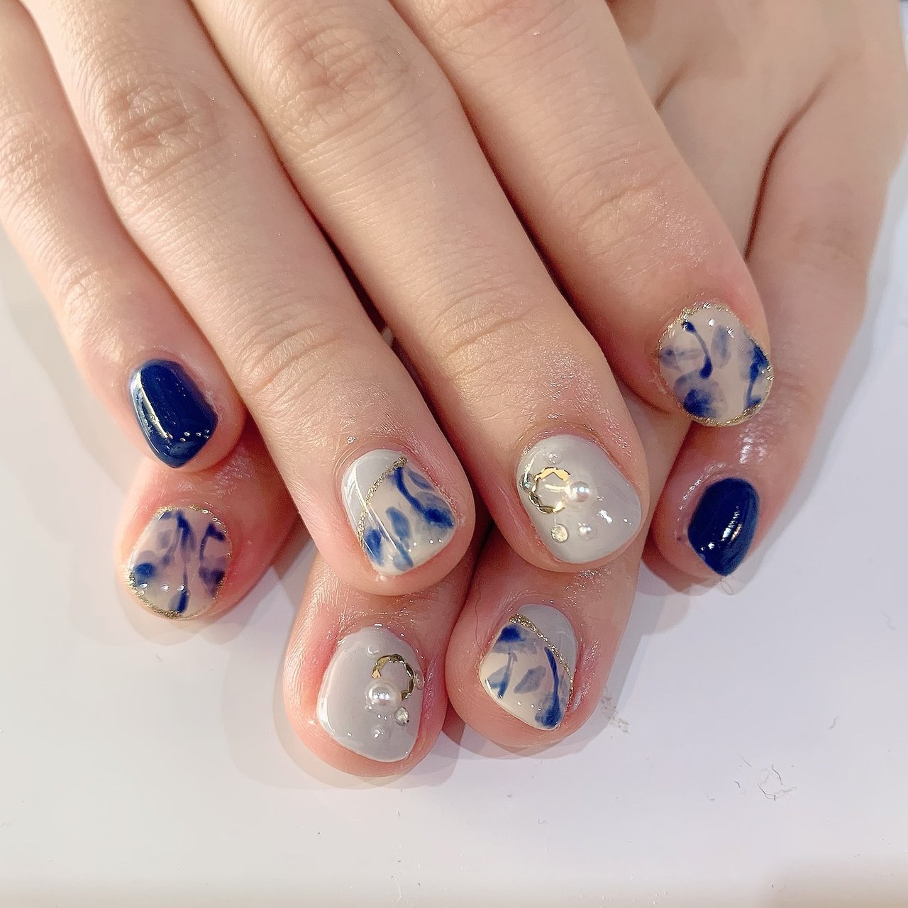 春 オールシーズン ハンド 変形フレンチ ワンカラー Arzu アルズ のネイルデザイン No 619 ネイルブック