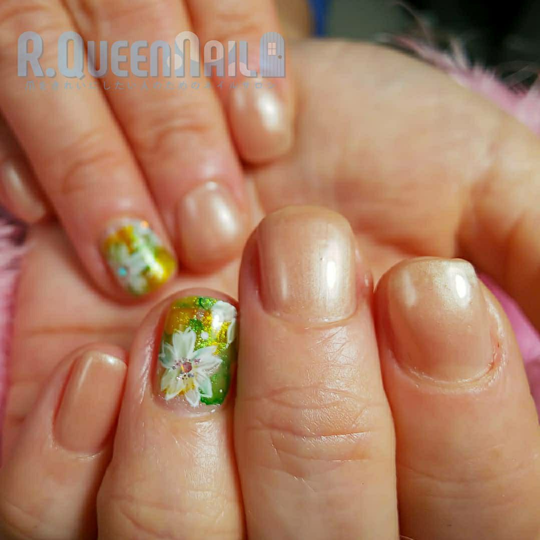 ハンド シンプル ワンカラー フラワー ベージュ 今村しほり 千葉 R Queennailのネイルデザイン No ネイル ブック