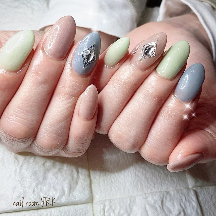オールシーズン ハンド ワンカラー スモーキー ジェル Nail Room Yrkのネイルデザイン No ネイルブック