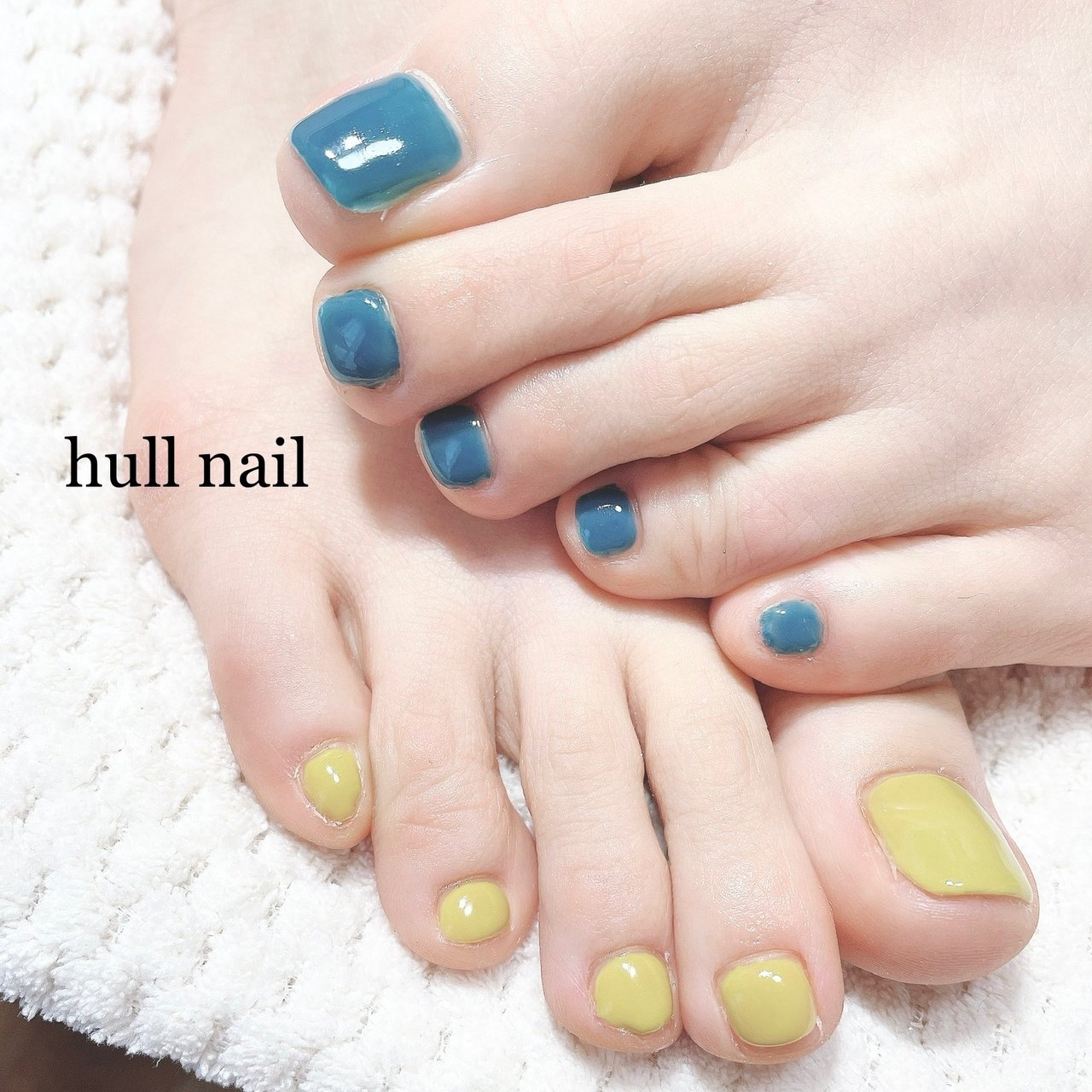 オールシーズン フット ワンカラー イエロー ブルー Hull Nailのネイルデザイン No ネイルブック