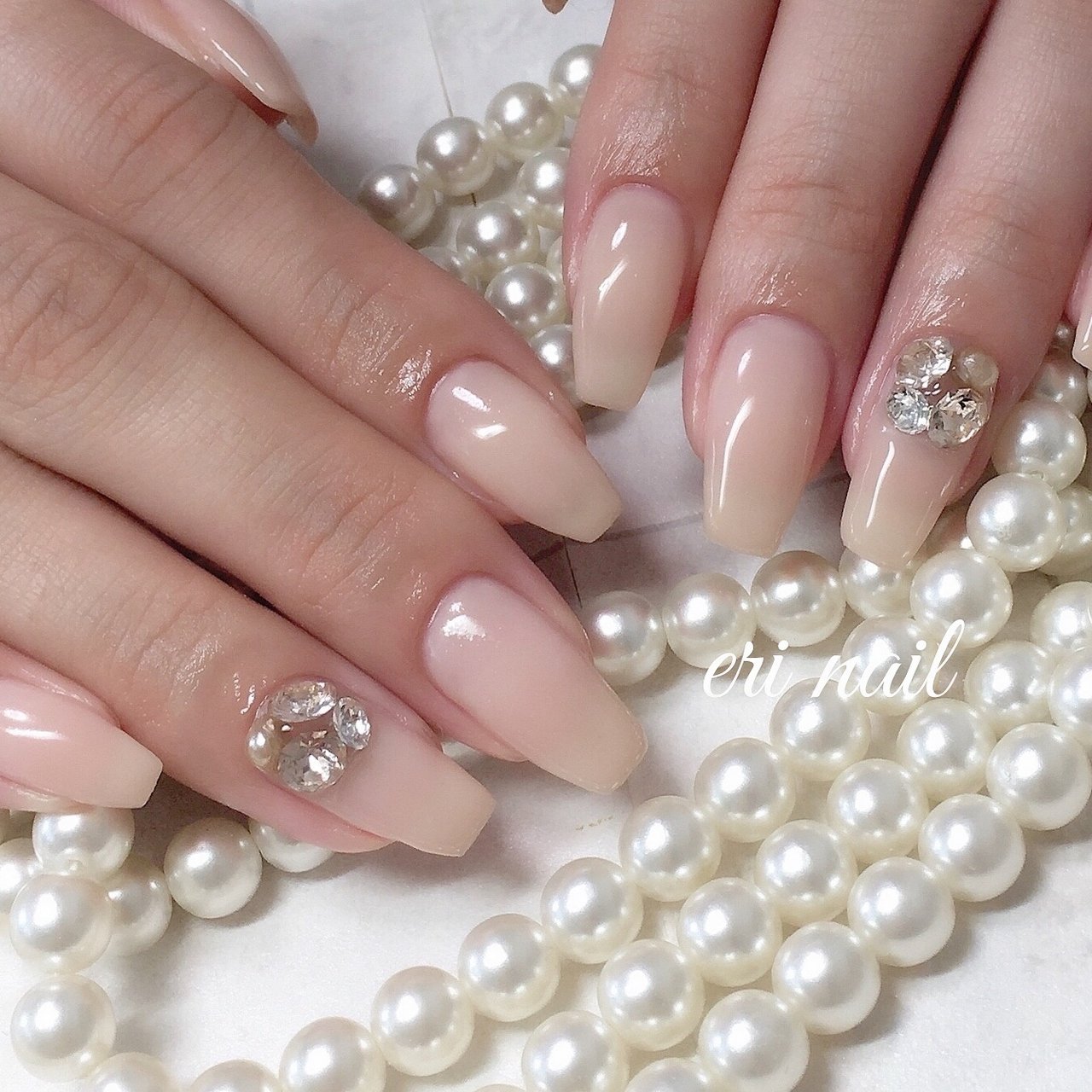 オールシーズン ハンド ワンカラー ビジュー ベージュ 名古屋市天白区 自宅ネイルサロン Eri Nailのネイルデザイン No ネイルブック