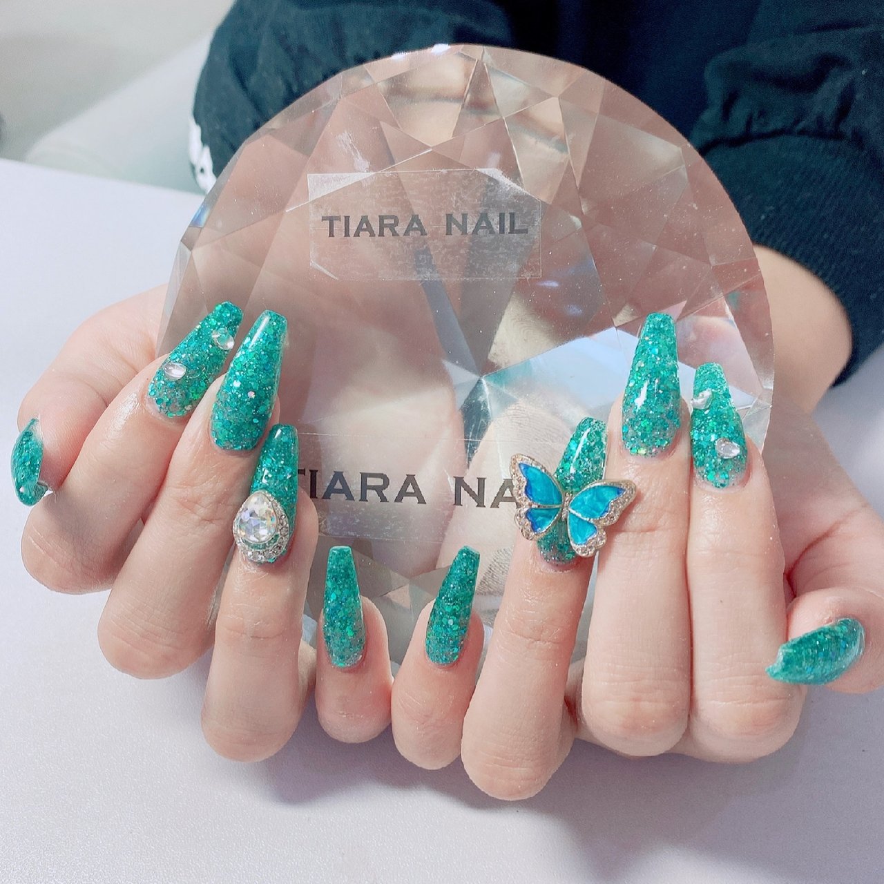 オールシーズン ハンド シンプル ラメ ビジュー Tiara Nailのネイルデザイン No ネイルブック