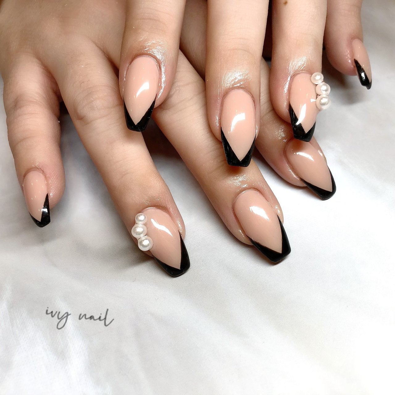 春/オールシーズン/ハンド/変形フレンチ/パール - ivy_nailのネイル