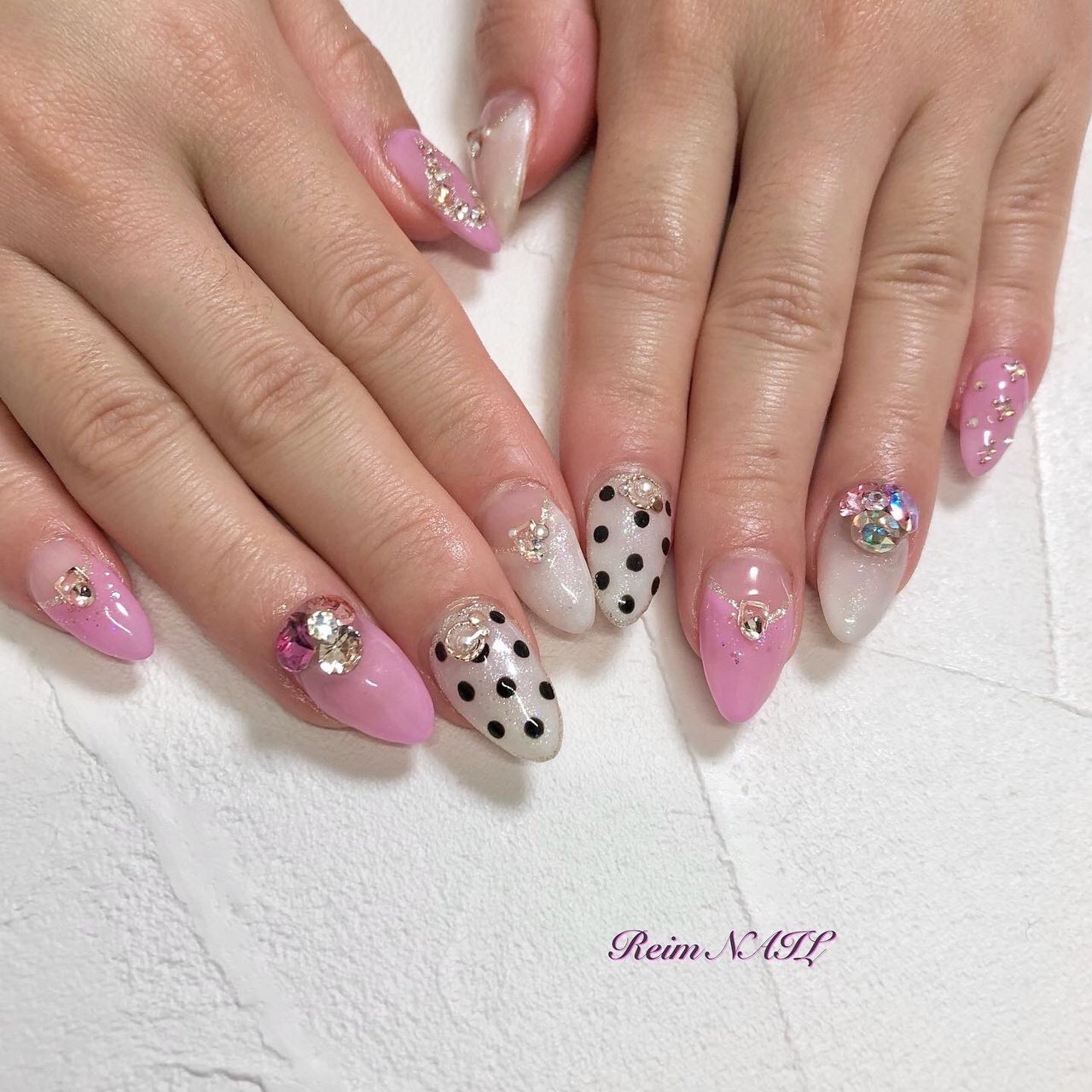 春 ハンド フレンチ ビジュー パール Reimのネイルデザイン No ネイルブック