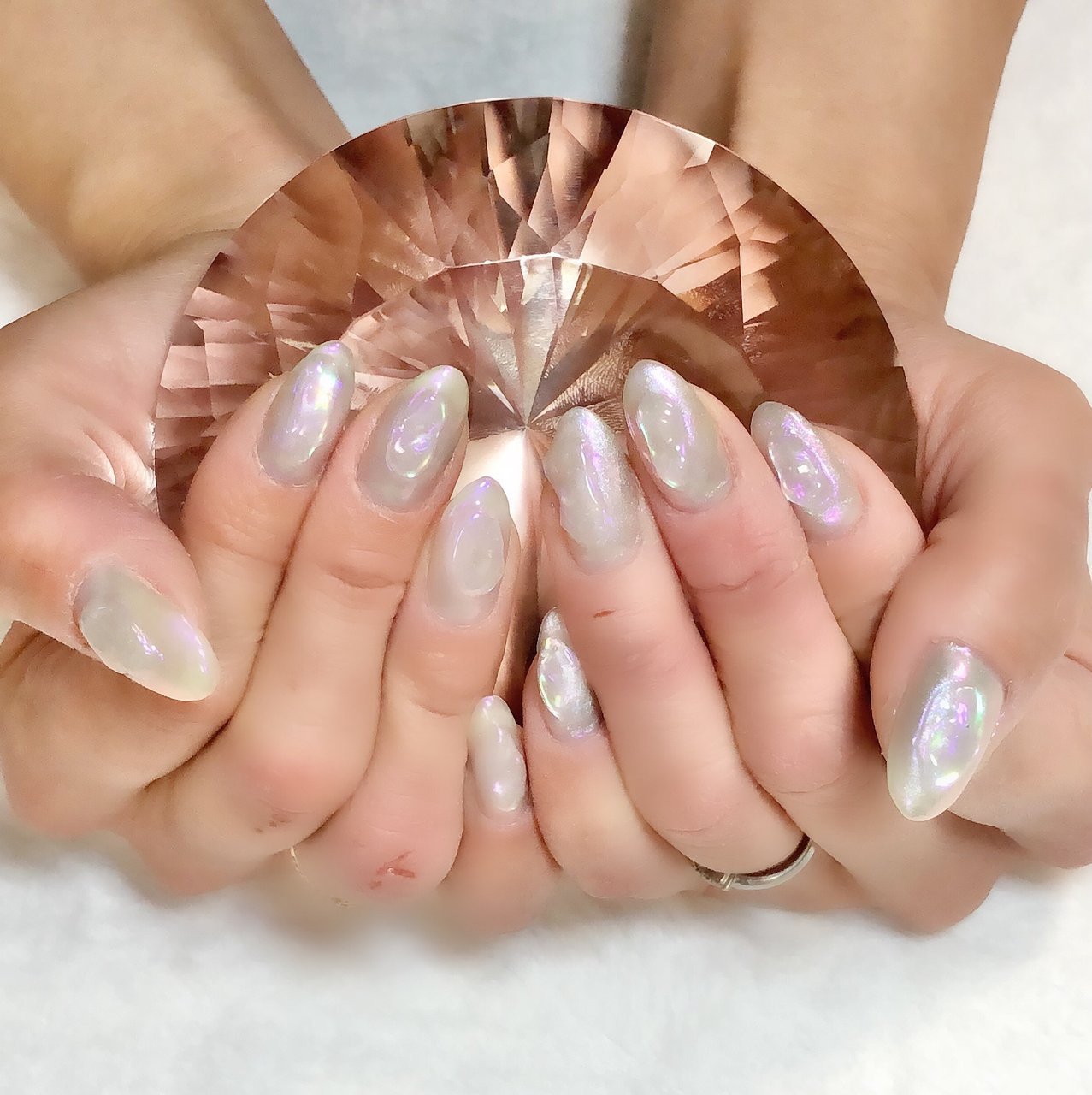 オールシーズン ハンド シンプル オーロラ ミディアム Saori Nailsのネイルデザイン No ネイルブック