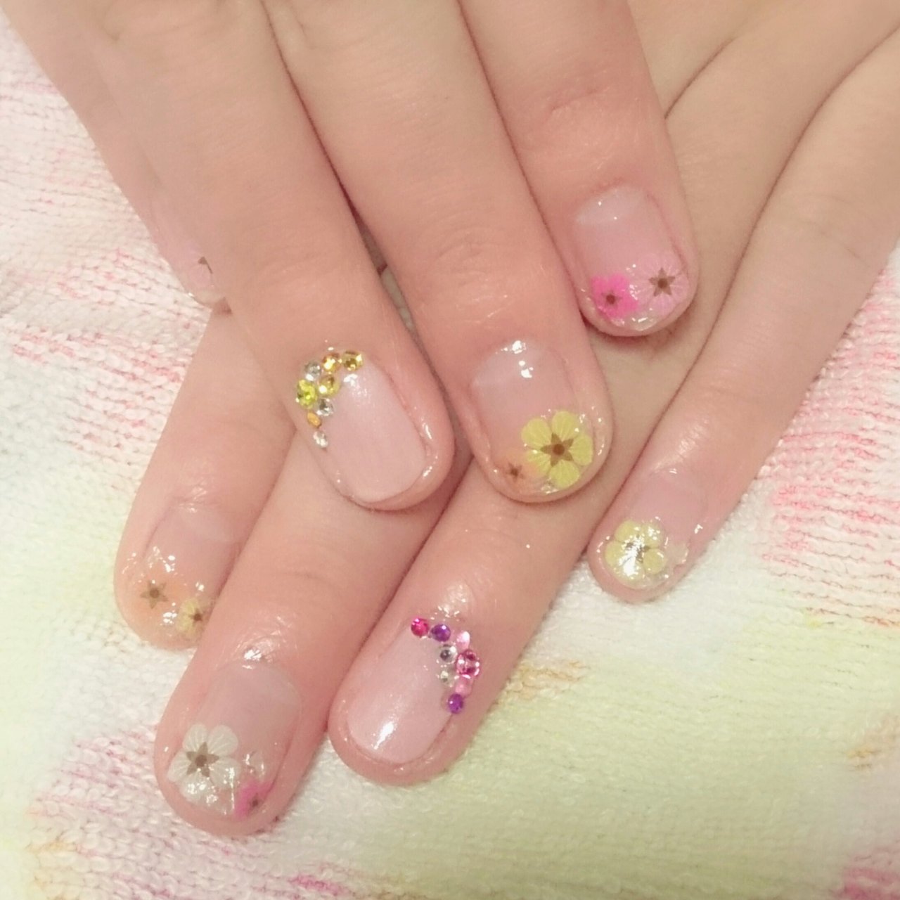春 リゾート 女子会 ハンド 変形フレンチ Chronicleのネイルデザイン No ネイルブック