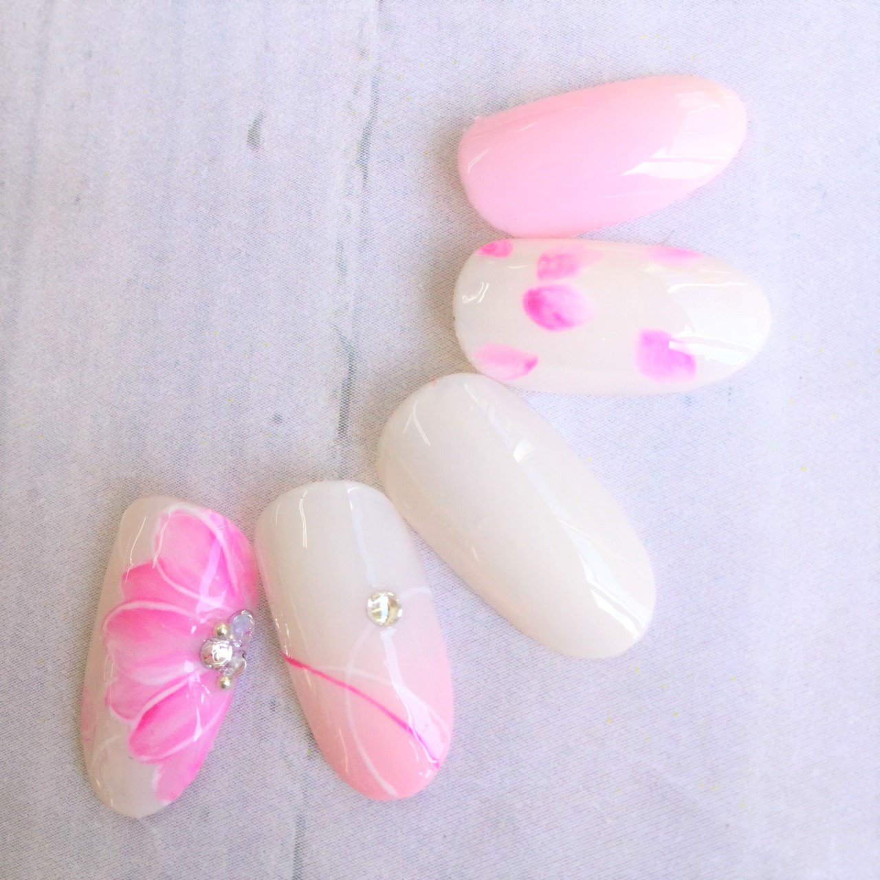 春 ハンド フラワー ホワイト ピンク ラ レベル福岡のネイルデザイン No ネイルブック