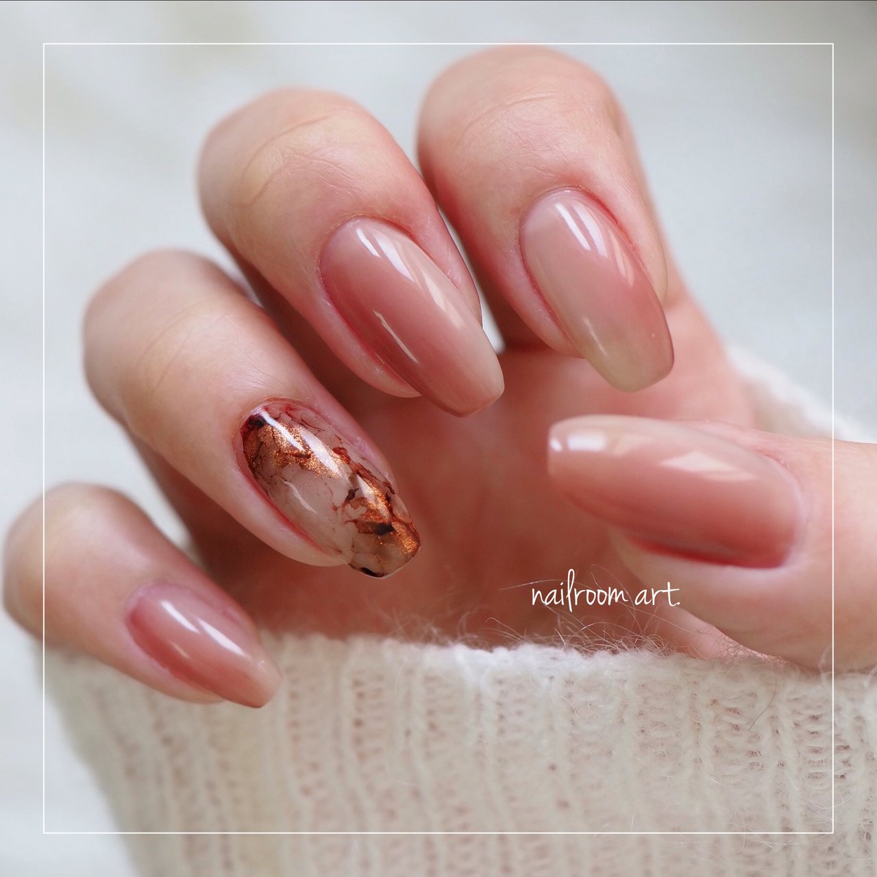 オールシーズン ハンド 大理石 ニュアンス ベージュ Nail Room Art のネイルデザイン No ネイルブック