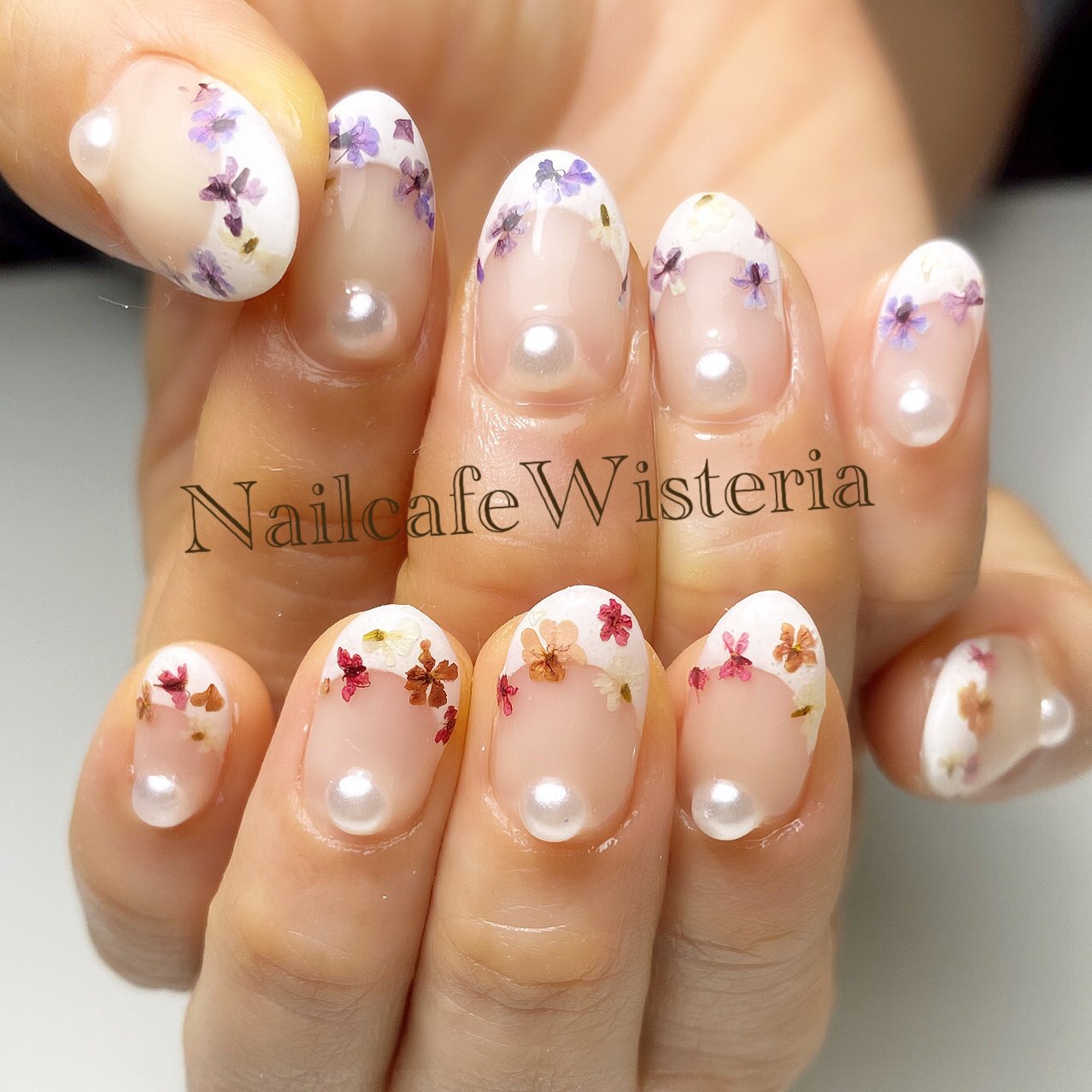 フレンチ フラワー パール 押し花 ホワイト Nailcafewisteriaのネイルデザイン No ネイルブック