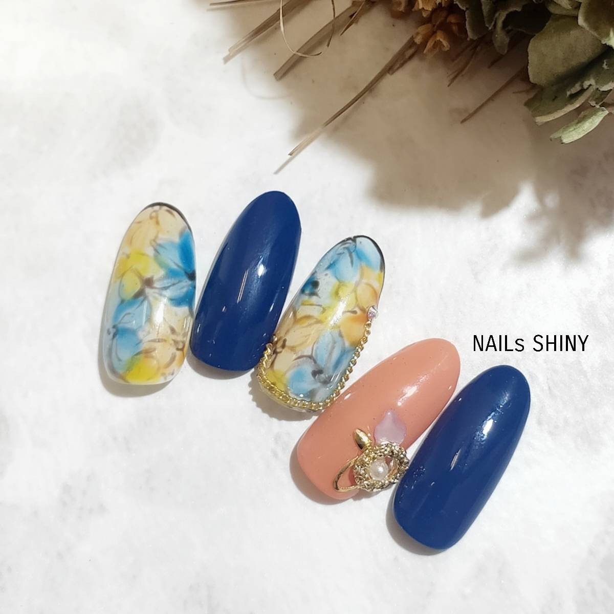 春 ハンド ワンカラー ビジュー フラワー Nails Shinyのネイルデザイン No ネイルブック