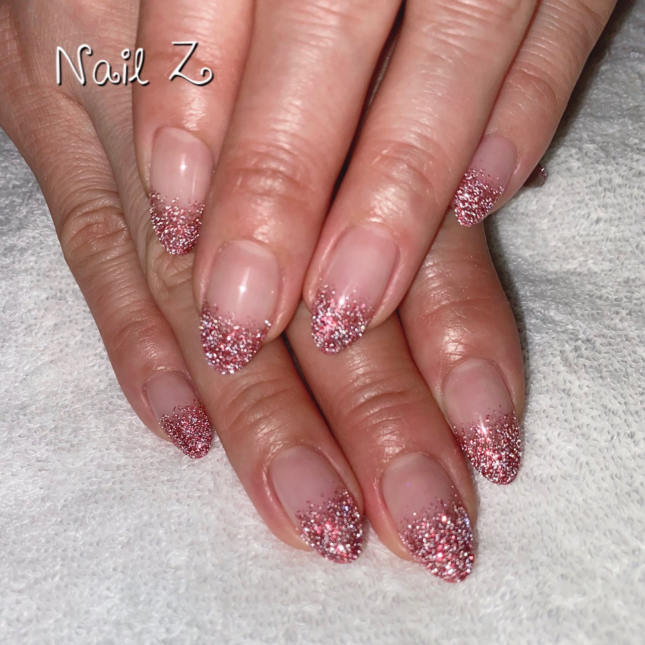 ハンド グラデーション ラメ ロング レッド Nail Z ネイルジー のネイルデザイン No ネイルブック