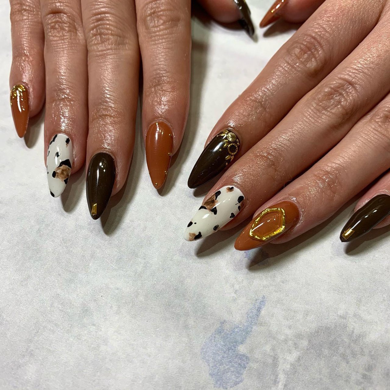 秋 ハンド ビジュー アニマル柄 ボヘミアン 𝐃𝐈𝐌𝐄𝐍𝐒𝐈𝐎𝐍 Eyelash Nailのネイルデザイン No ネイルブック