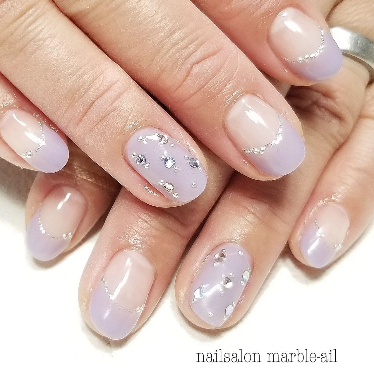 オールシーズン ハンド フレンチ ビジュー ショート 葛西 マーブルアイル Nailsalon Marble Ail のネイル デザイン No ネイルブック