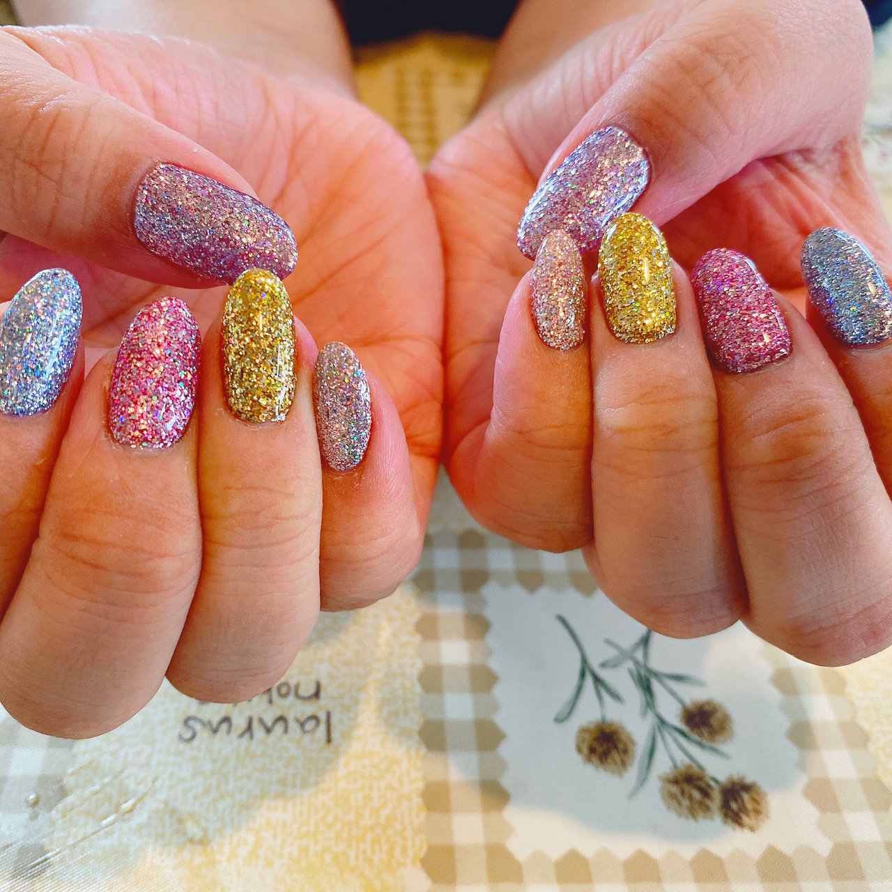 ハンド ラメ ピンク ゴールド ビビッド Yain のネイルデザイン No ネイルブック