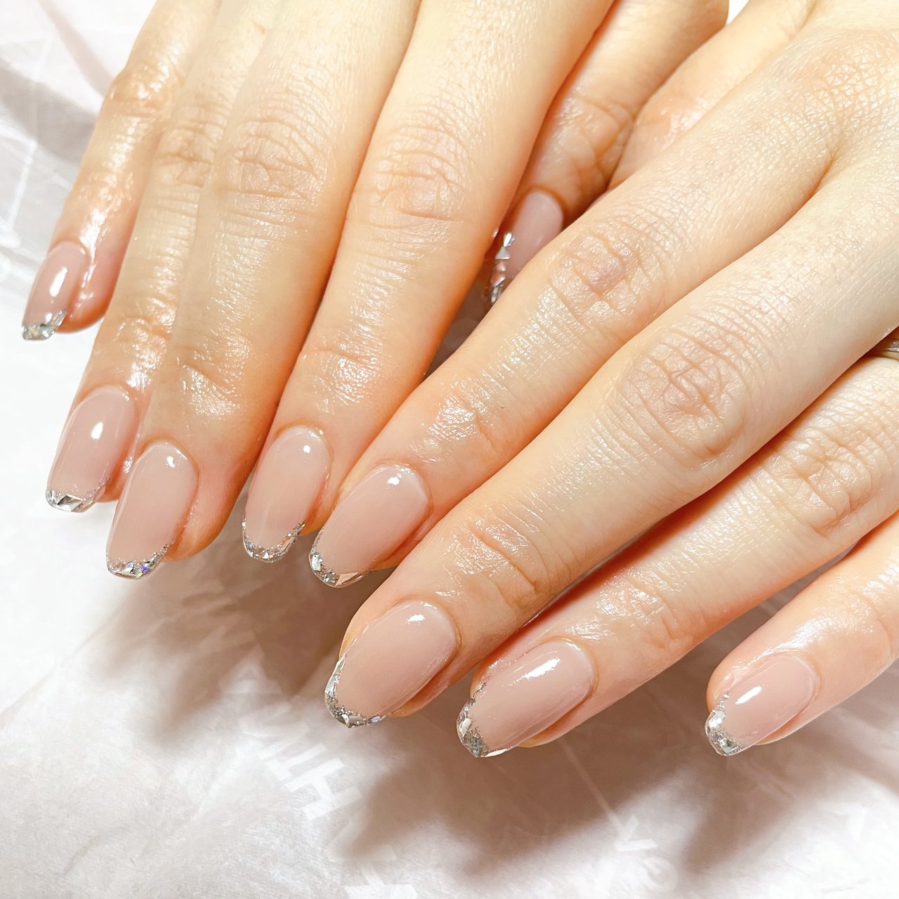 フレンチ ホログラム ラメ ベージュ Nail Salon Serendipity のネイルデザイン No ネイルブック