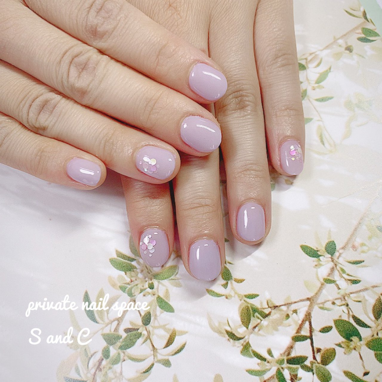 春 オールシーズン オフィス ハンド ホログラム Private Nail Space S And Cのネイルデザイン No ネイルブック