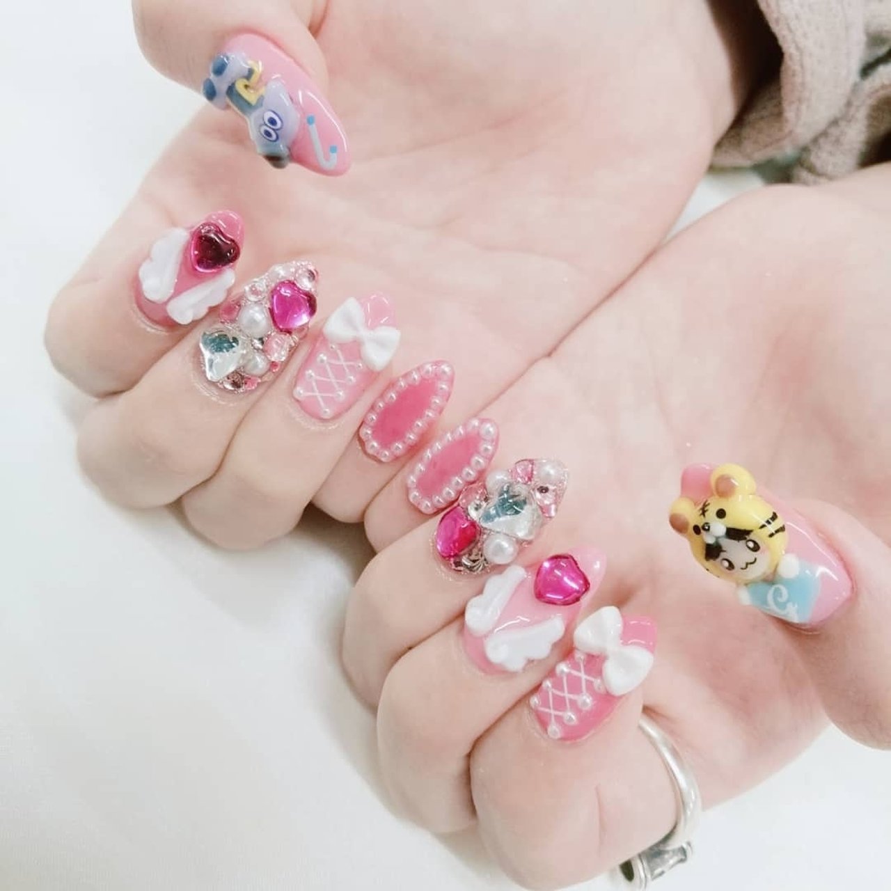 ハンド/パール/痛ネイル/キャラクター/3D - j.nails19のネイルデザイン[No.6234877]｜ネイルブック