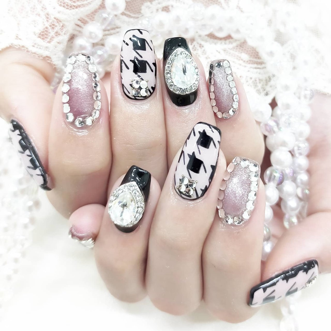 ハンド ビジュー ワンカラー 千鳥柄 マグネット J Nails19のネイルデザイン No ネイルブック