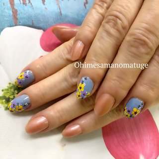 イエロー 水色 マニキュアのネイルデザイン ネイルブック