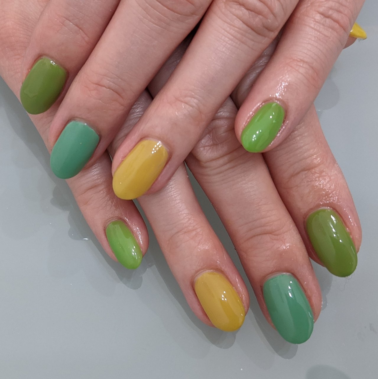 フェントン Sea Mist Green イリデセントホブネイル ハンドベル 夏/オールシーズン/旅行/海/ハンド - Salon de Mirandaのネイル
