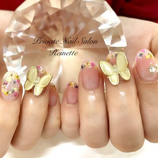 大きな蝶のパーツを乗せたい！ って事で、春らしい押し花フレンチの上に蝶々パーツをON！

めちゃくちゃかわいいです😍💕

☆爪切りで切れちゃう長持ちジェルネイル☆
【パーフェクトフィルイン】はこのような方にお勧めです！ 
・爪が薄い
・ネイルの持ちが悪い
・水仕事が多い
・反り爪
・噛み癖・深爪
・ジェルを何度かしたら、爪を休ませている
・アセトンが苦手
・ジェルネイルをしても爪を短くしていたい

パーフェクトフィルインで自信の持てるお手元に…☆

【ご予約・お問い合わせはこちら】
↓↓↓↓↓
LINE…@llr3818y
又はDMからもお待ちしてます☺︎

越谷市プライベートネイルサロン　レネット

#フレンチネイル #春ネイル #フラワーネイル #お花ネイル #押し花ネイル #押し花フレンチ #グラデーションネイル #スワロフスキー #ちょうちょネイル #蝶々ネイル #大人かわいいネイル #大人ネイル #nails #フィルイン #パーフェクトフィルイン #越谷ネイル #北越谷ネイル #ネイルレネット #nailreinette #春 #卒業式 #入学式 #デート #ハンド #フレンチ #グラデーション #ビジュー #フラワー #押し花 #ピンク #ジェルネイル #お客様 #nail_reinette #ネイルブック