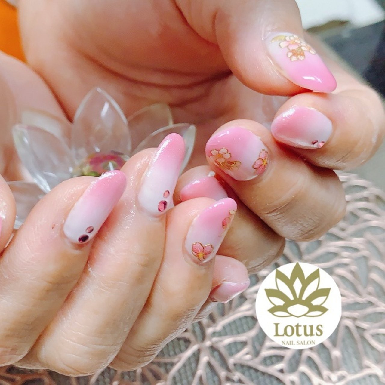 春 デート 女子会 ハンド グラデーション Nail Salon Lotus ゆかのネイルデザイン No ネイルブック