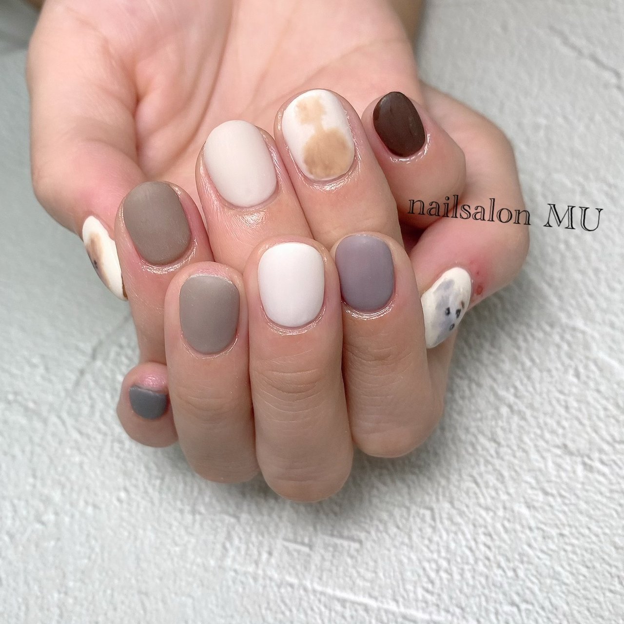 ワンカラー キャラクター マット ブラウン グレー Nailsalon Mu ミウ のネイルデザイン No ネイルブック