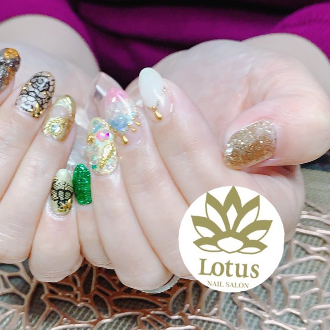 夏 ハンド 変形フレンチ ラメ ビジュー Nail Salon Lotus ゆかのネイルデザイン No ネイルブック