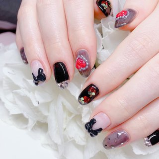 ブラック 黒 ハートホロネイルのネイルデザイン ネイルブック