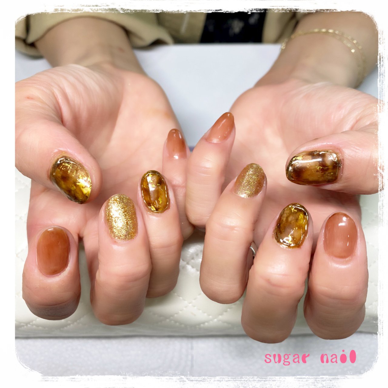 ネイルチップオーダー べっ甲サンド砂ブラウンニュアンス左右非対称ゴールドショート ネイルチップオーダー べっ甲サンド砂ブラウンニュアンス左右