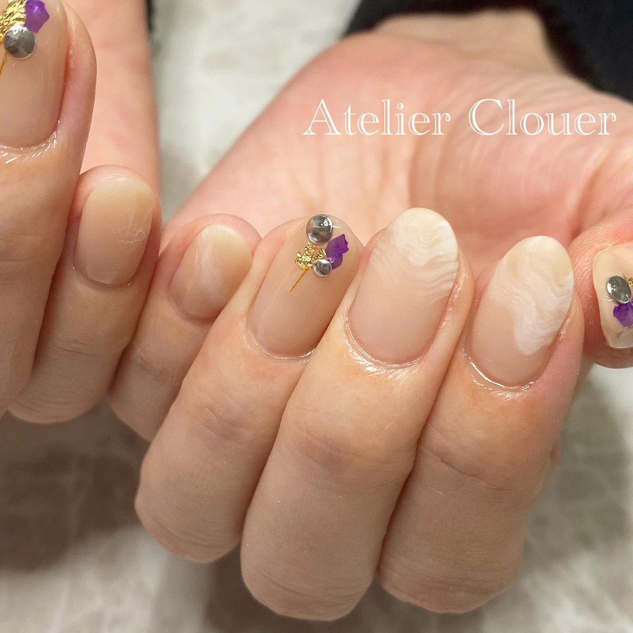 春 夏 ハンド シェル ニュアンス アトリエクルエ Atelierclouerのネイルデザイン No ネイルブック