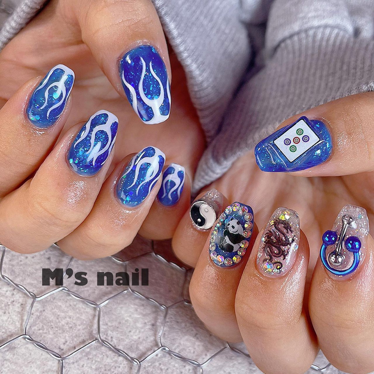 春 夏 秋 冬 ビジュー まるみのネイルデザイン No ネイルブック