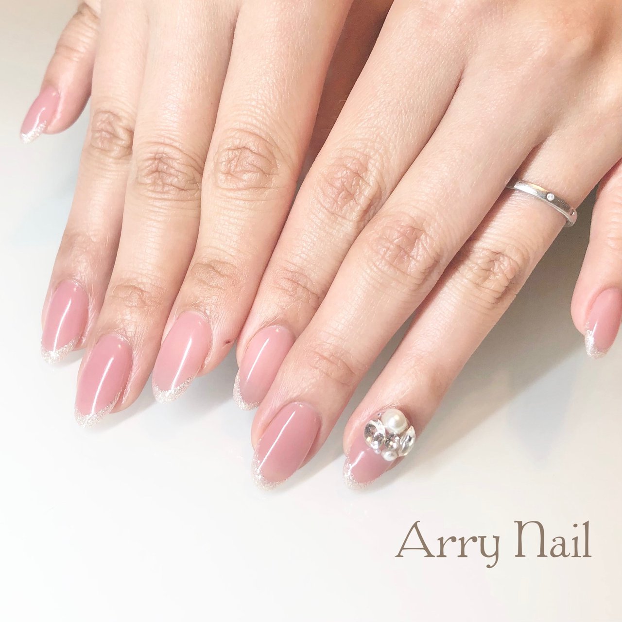 春 ハンド フレンチ ラメ ビジュー Arry Nail アリーネイルのネイルデザイン No ネイルブック