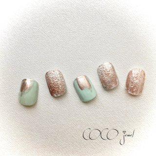 #アートし放題コース💅💕 
#ピスタチオカラー をベースにミラーアートをプラス✨

#春#春ネイル#春ネイル2021 #大人可愛い #大人上品ネイル #フラワーネイル #オーロラ #春 #オフィス #デート #ハンド #シンプル #ミラー #アイシング #グリーン #ターコイズ #ゴールド #ジェルネイル #ネイルチップ #sa #ネイルブック
