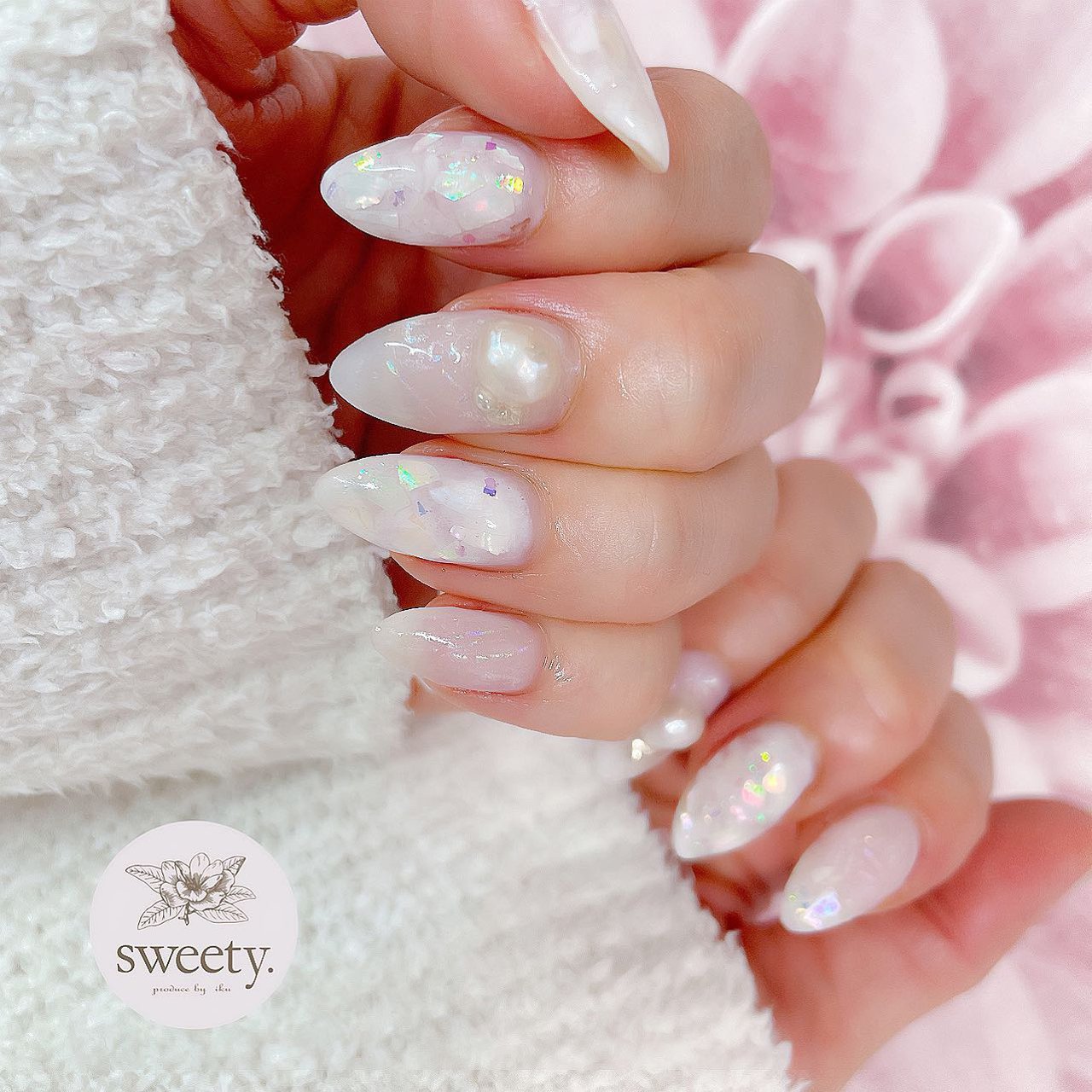 ハンド シンプル ビジュー ホログラム ラメ Sweety By Ikuのネイルデザイン No ネイルブック